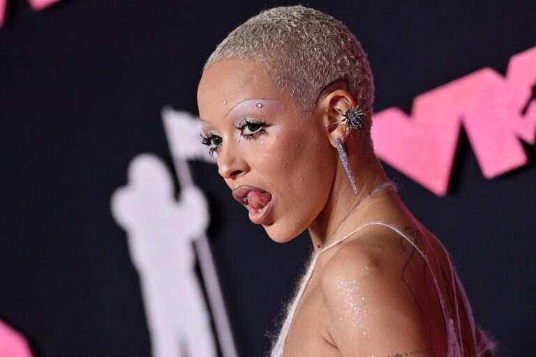 9de8fb33ee574915888f005b851ba7b6