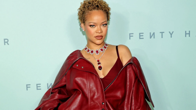 Earlier-this-week-Rihanna-was-spotted-in-New-York-City-wearing-a-t-shirt-bearing-the-slogan-I-m-retired-but-Rihanna-has-insisted-fans-have-no-need-to-worry-Picture-Bang-Showbiz