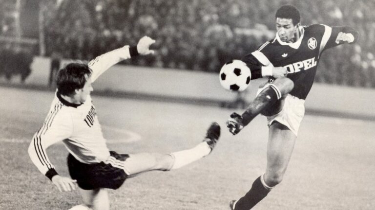 Football_Game_in_1987.width-1320.height-990.format-jpeg (1)